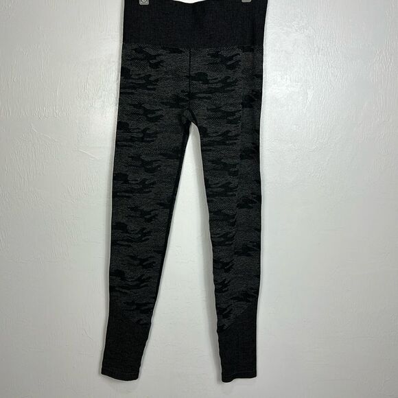 Ryka Camo Print Gray Seamless Mid Rise Workout Leggings Size L - Picture 1 of 6